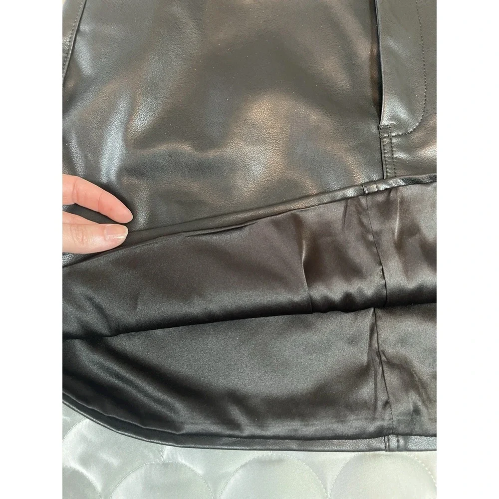 Women Y2K brand Blanknyc Black Leather Mini Skirt Size 29 Western Rocker Chic - Picture 4 of 7